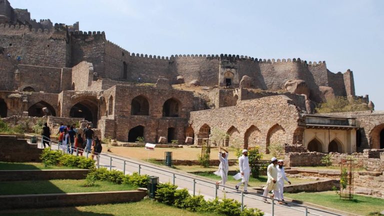 Amazing Golconda Fort Images - Famous Tourist Place of Hyderabad - Live ...