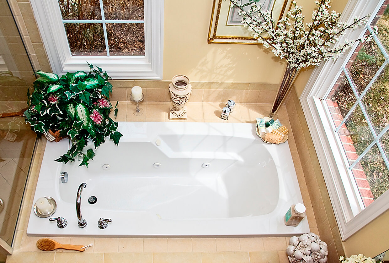 31+ Small Bathroom Tub Ideas With Modern Designs - Live Enhanced