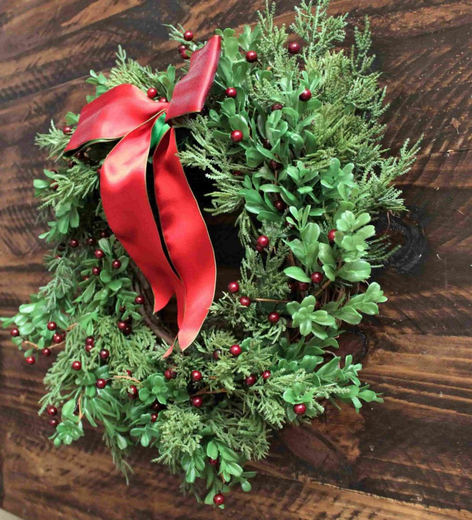 Beautiful And Modern Artificial Christmas Wreaths - Live Enhanced