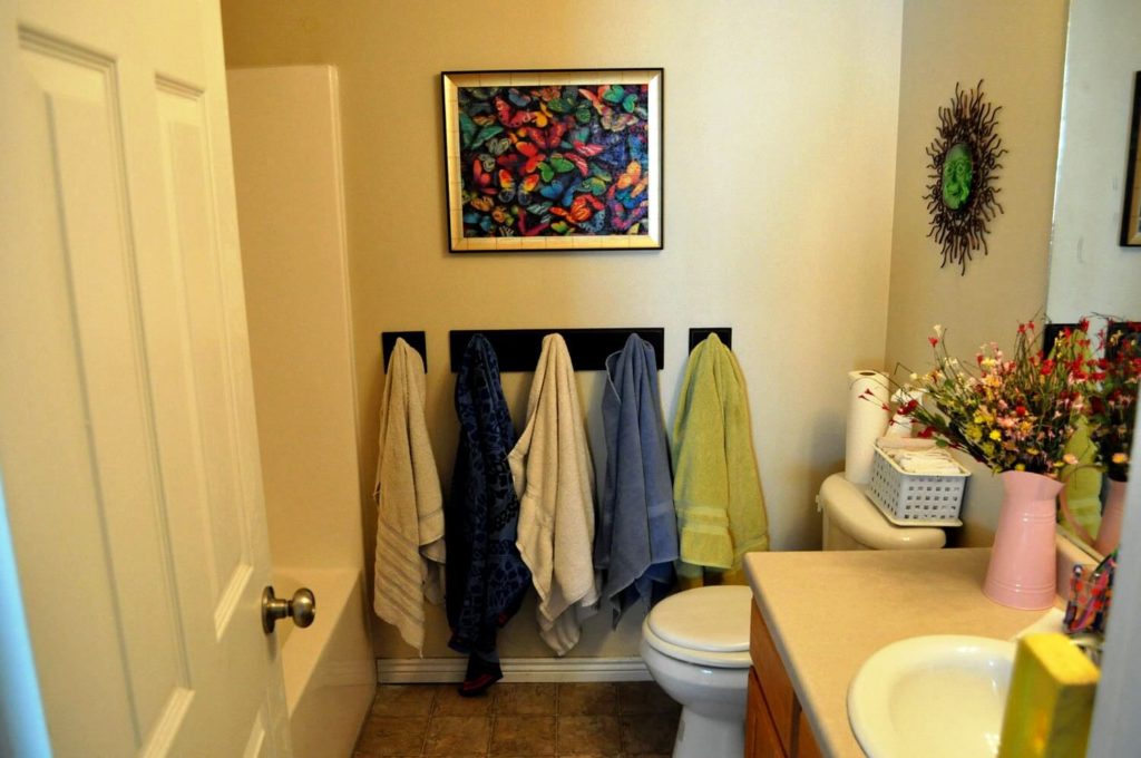 Exclusive DIY Bathroom Towel Decoration Ideas - Live Enhanced