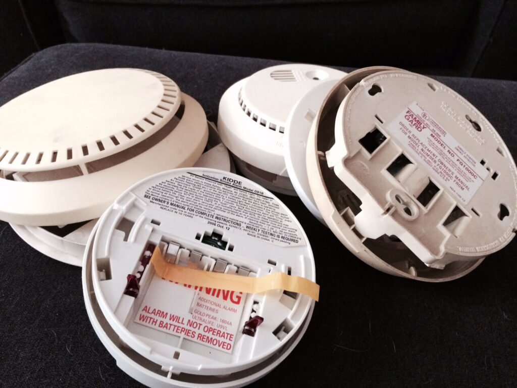 11 Easy Directions on How to Install a Smoke Detector - Live Enhanced