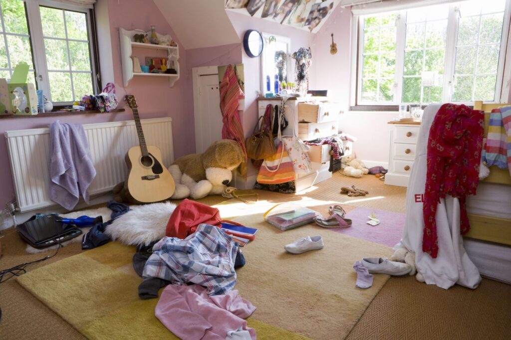 7 Signs Your Roommate is Messy - Live Enhanced