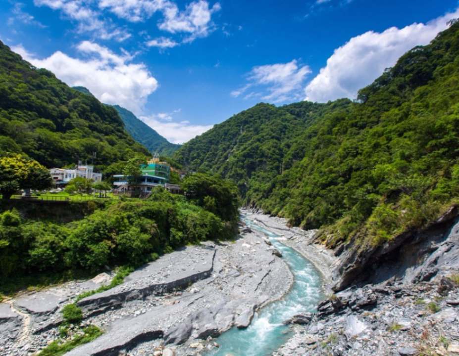 Taiwan's Natural WondersMountains, Hot Springs, and National Parks